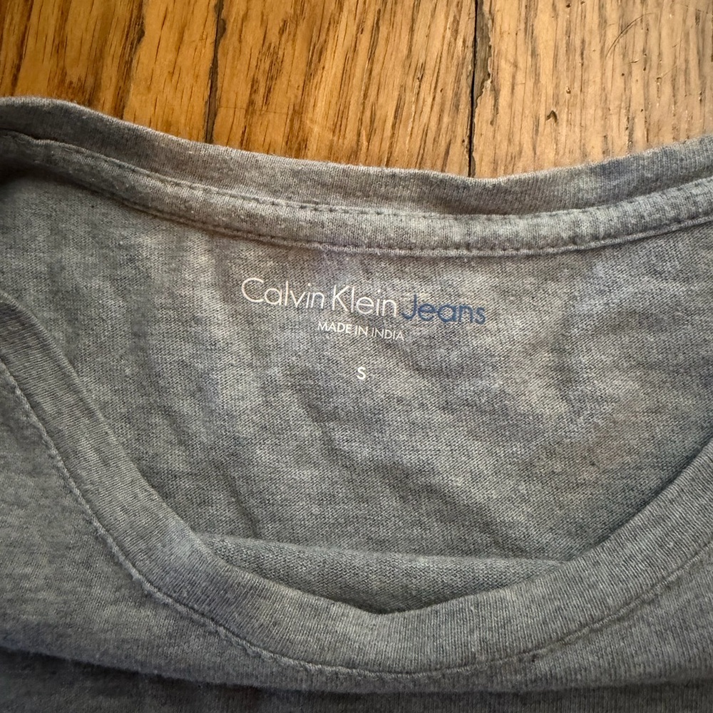 Calvin Klein Jeans Heather Gray Crew Neck Tee - Picture 2 of 3